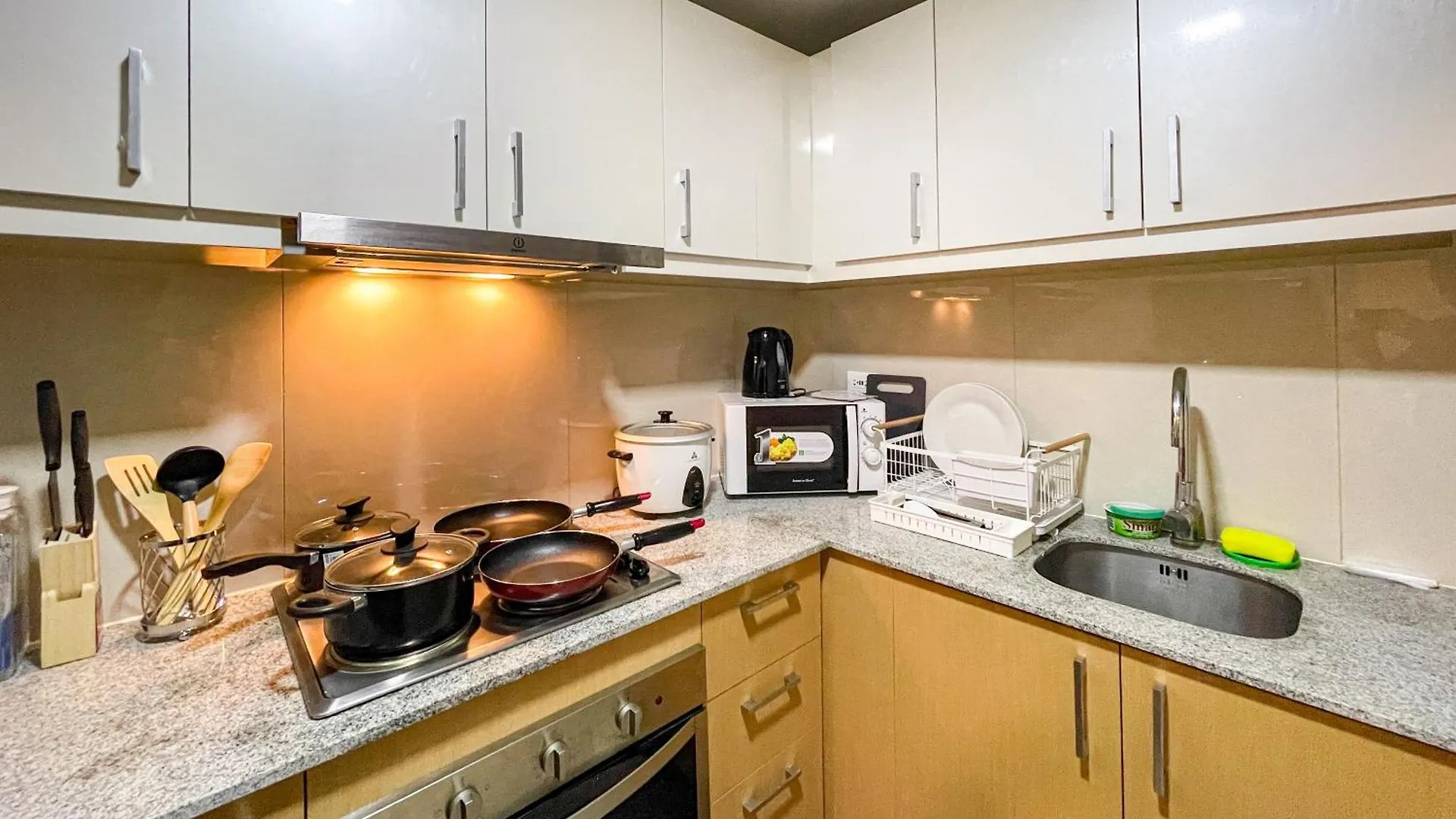 Aparthotel Cityscape View 2Br In Uptown Bgc W 200Mbps Wifi Taguig Philippines